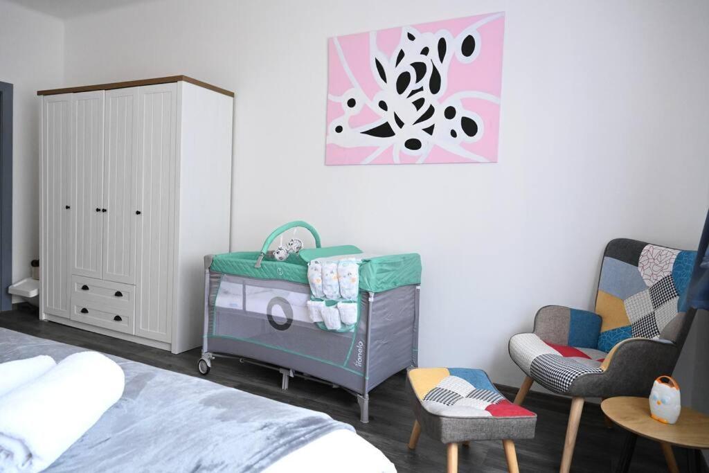 Rodinny Apartman U Broumovskeho Namesti Экстерьер фото